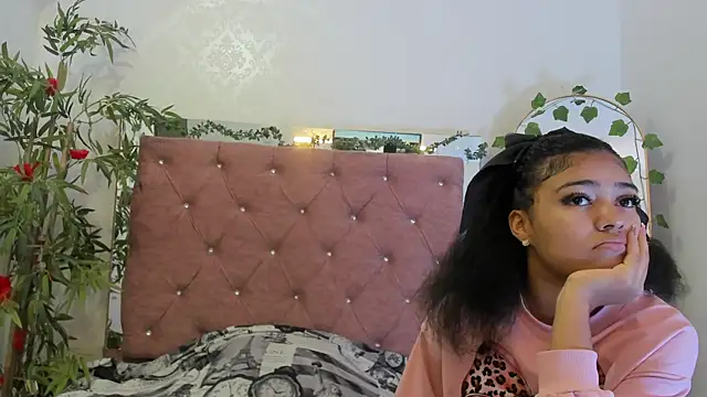 Snapshot of Alaia2 chatting on April 23, 2026, 12:15 pm Alaia2 online show from April 23, 2026, 12:15 pm