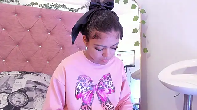 Snapshot of Alaia2 chatting on April 23, 2026, 12:29 pm Alaia2 online show from April 23, 2026, 12:29 pm