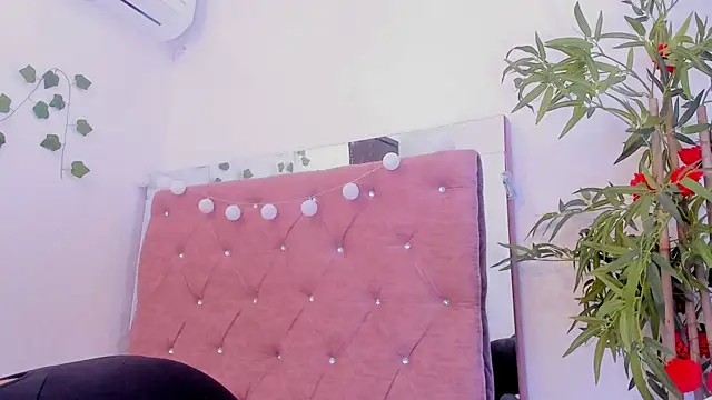 Snapshot of Alaia2 chatting on May 7, 2026, 12:43 pm Alaia2 online show from May 7, 2026, 12:43 pm