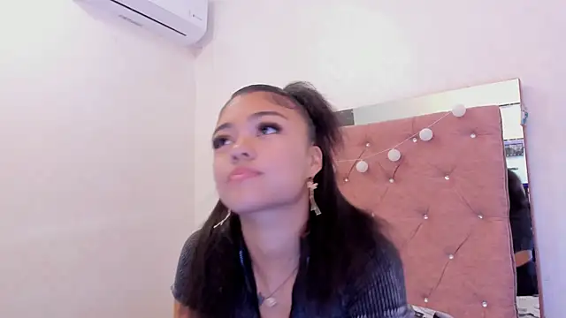 Snapshot of Alaia2 chatting on May 13, 2026, 12:35 pm Alaia2 online show from May 13, 2026, 12:35 pm