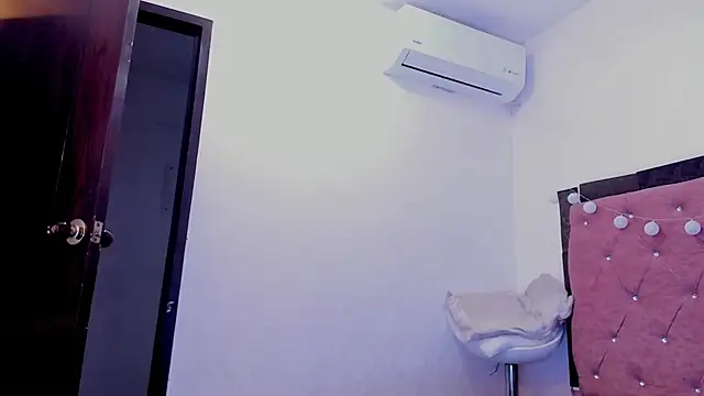 Snapshot of Alaia2 chatting on May 26, 2026, 12:45 pm Alaia2 online show from May 26, 2026, 12:45 pm