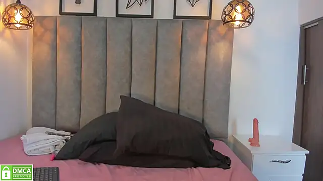 Snapshot of Camille_Hills chatting on March 19, 2026, 4:27 am Camille Hills online show from March 19, 2026, 4:27 am