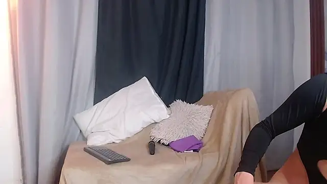 Astrid Porno online show from May 28, 2026, 8:39 pm