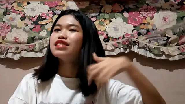 Snapshot of FrancescaVinall chatting on March 19, 2026, 5:22 am FrancescaVinall online show from March 19, 2026, 5:22 am