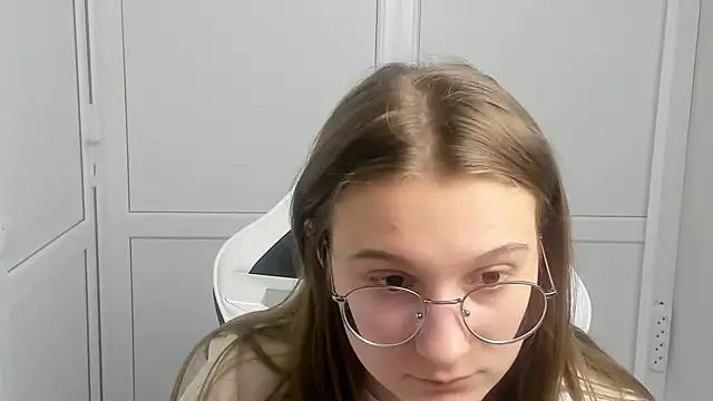 Snapshot of Mia_kristal chatting on March 19, 2026, 8:51 am Mia kristal online show from March 19, 2026, 8:51 am