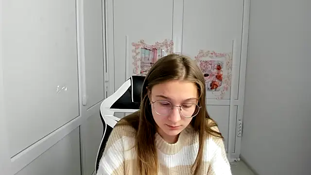 Mia kristal online show from May 27, 2026, 8:22 am
