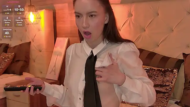 Snapshot of MonaHicks chatting on March 17, 2026, 11:08 pm MonaHicks online show from March 17, 2026, 11:08 pm