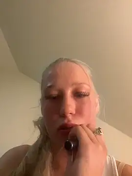 Snapshot of LeniMaria chatting on March 18, 2026, 8:23 pm LeniMaria online show from March 18, 2026, 8:23 pm