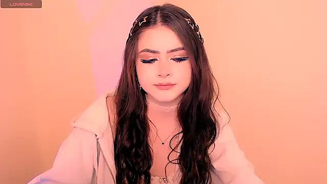  LunnaBelle  online show from March 22, 2026, 12:52 pm