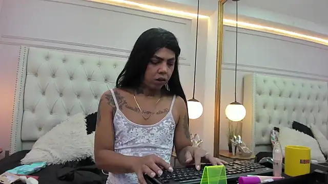 MiiaRestrepo online show from June 23, 2026, 11:52 am
