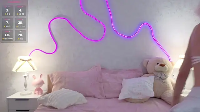 kittysocutie online show from July 18, 2026, 1:43 am