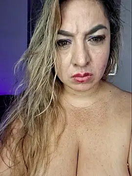 laurabassii online show from April 6, 2026, 4:46 am