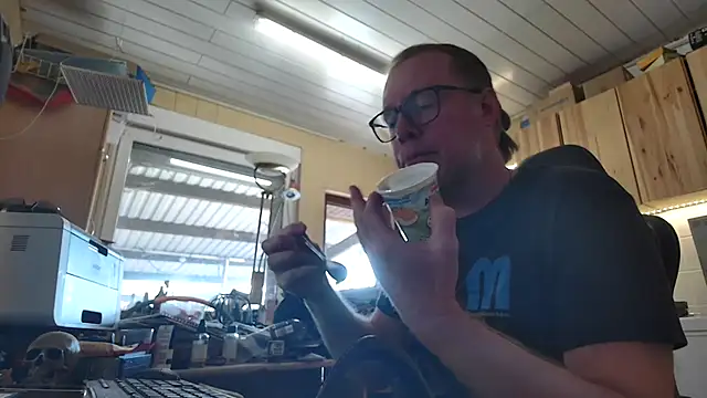 Snapshot of Toebsexxx chatting on March 19, 2026, 12:53 pm Toebsexxx online show from March 19, 2026, 12:53 pm