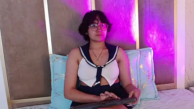 Snapshot of Dari_Moonl chatting on March 19, 2026, 1:15 pm Dari Moonl online show from March 19, 2026, 1:15 pm