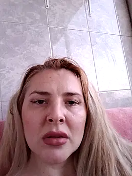 Snapshot of Maria3879 chatting on April 15, 2026, 7:10 pm Maria3879 online show from April 15, 2026, 7:10 pm