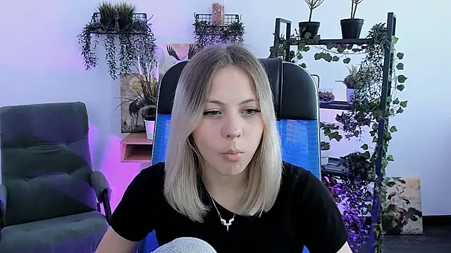 Snapshot of BlossomVibe chatting on March 20, 2026, 7:57 am BlossomVibe online show from March 20, 2026, 7:57 am