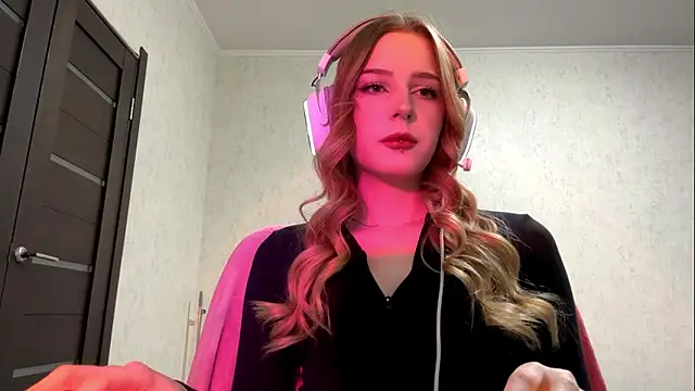 Snapshot of hikkiii chatting on March 18, 2026, 3:26 pm hikkiii online show from March 18, 2026, 3:26 pm