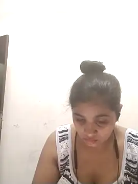 LovelyRenu online show from March 30, 2026, 2:18 pm