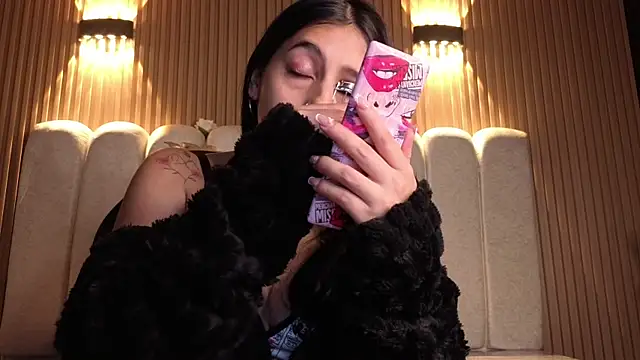 Snapshot of Melannyy_V chatting on March 20, 2026, 12:54 pm Melannyy V online show from March 20, 2026, 12:54 pm