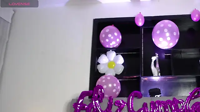Snapshot of Melannyy_V chatting on April 18, 2026, 2:10 pm Melannyy V online show from April 18, 2026, 2:10 pm