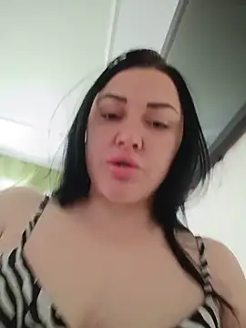 Elsie-Nora online show from June 13, 2026, 6:44 am