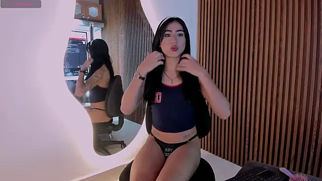 CandyGlow  online show from May 16, 2026, 5:34 pm