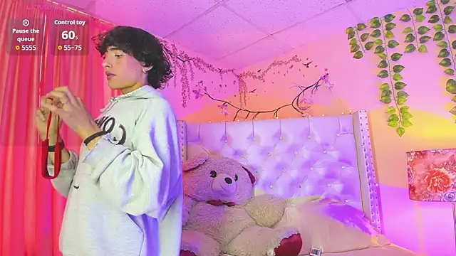 Snapshot of santy_fox chatting on April 3, 2026, 12:36 pm santy fox online show from April 3, 2026, 12:36 pm