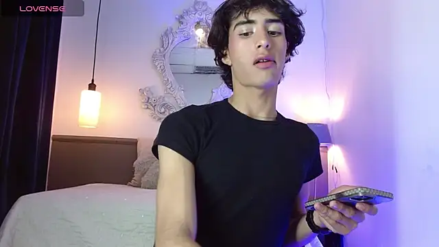 Snapshot of santy_fox chatting on April 7, 2026, 4:02 am santy fox online show from April 7, 2026, 4:02 am