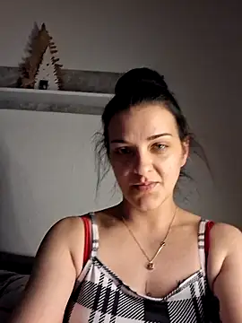 Snapshot of KitKatQueen chatting on March 18, 2026, 8:01 pm KitKatQueen online show from March 18, 2026, 8:01 pm