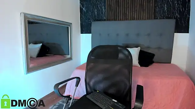 Snapshot of Tiffany_Petite chatting on March 19, 2026, 11:58 am Tiffany Petite online show from March 19, 2026, 11:58 am