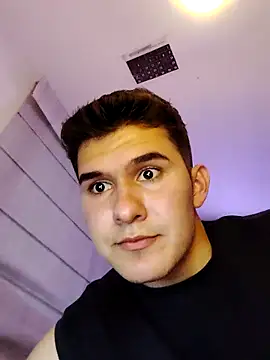 Snapshot of Cesrcolombiano chatting on March 19, 2026, 2:26 am Cesrcolombiano online show from March 19, 2026, 2:26 am