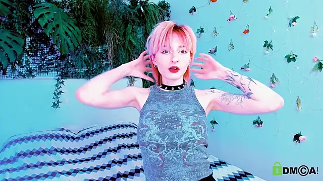 Kira  Cutie online show from May 14, 2026, 8:37 pm
