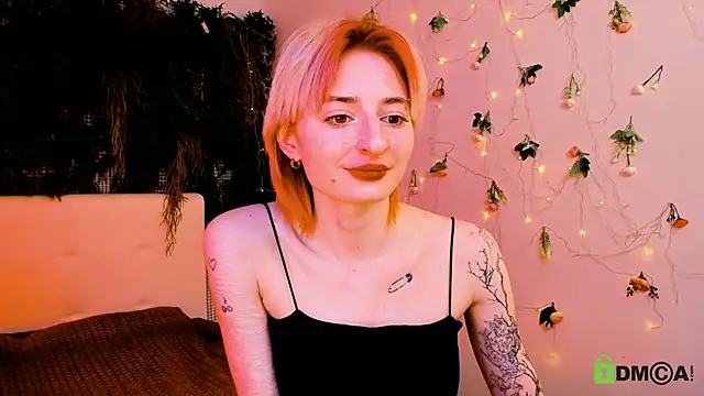 Kira  Cutie online show from May 15, 2026, 11:34 pm