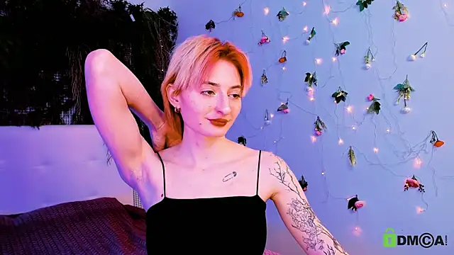 Kira  Cutie online show from May 16, 2026, 12:18 am