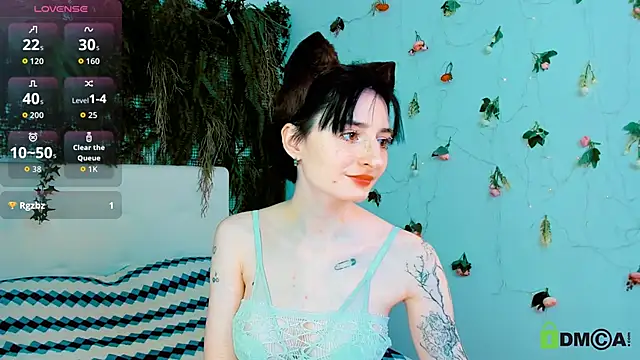 Kira  Cutie online show from May 23, 2026, 10:25 pm