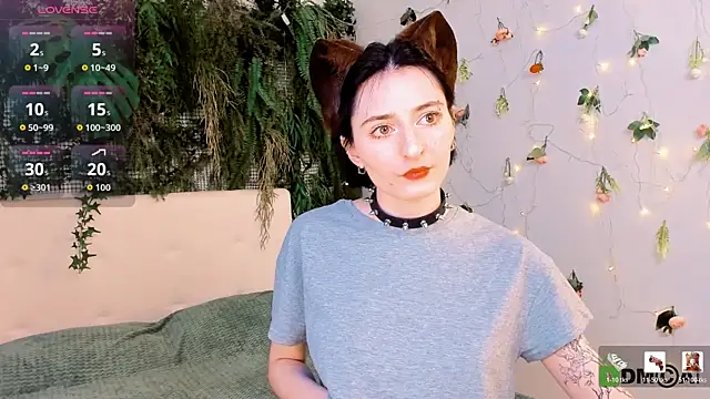 Kira  Cutie online show from May 24, 2026, 8:58 pm