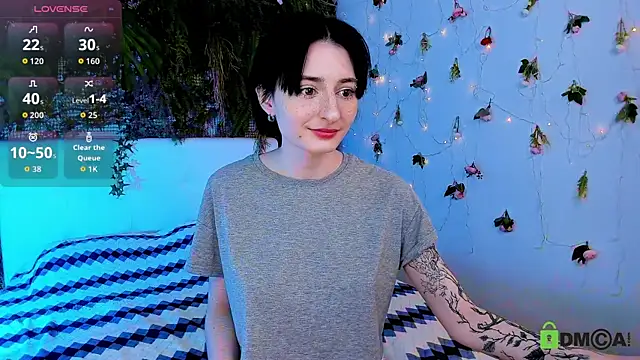 Kira  Cutie online show from May 30, 2026, 9:23 pm
