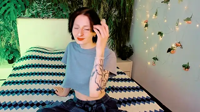 Kira  Cutie online show from July 5, 2026, 7:32 pm