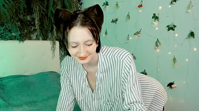 Kira  Cutie online show from July 7, 2026, 9:08 pm