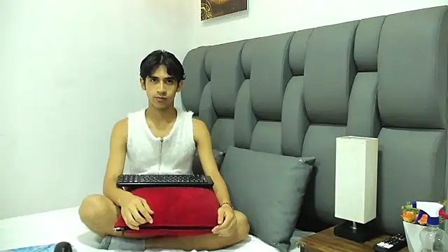  ArchieBlu  online show from March 19, 2026, 7:34 am