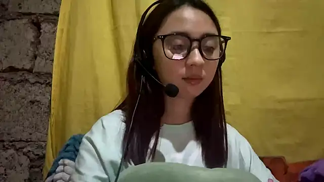 LenoraLacassagne online show from March 22, 2026, 4:10 pm