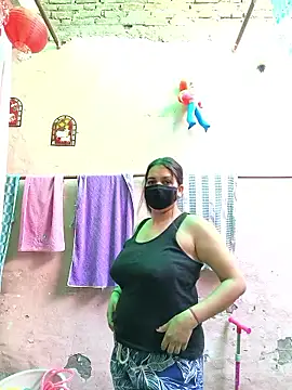 Snapshot of REENA-STRIP chatting on April 30, 2026, 5:25 am REENA-STRIP online show from April 30, 2026, 5:25 am