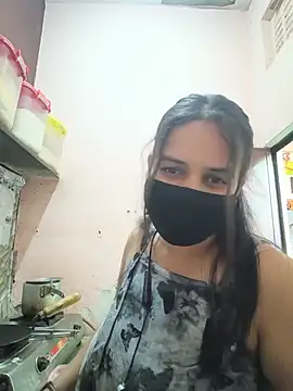 Snapshot of REENA-STRIP chatting on May 16, 2026, 6:32 am REENA-STRIP online show from May 16, 2026, 6:32 am