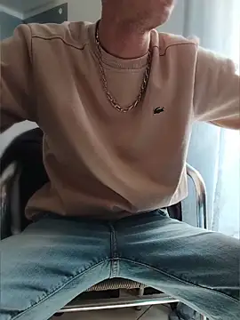 Snapshot of Skinboy06 chatting on March 19, 2026, 12:20 pm Skinboy06 online show from March 19, 2026, 12:20 pm