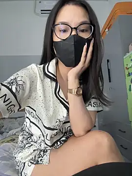 Snapshot of Evelyn9xzz chatting on April 1, 2026, 3:31 pm Evelyn9xzz online show from April 1, 2026, 3:31 pm