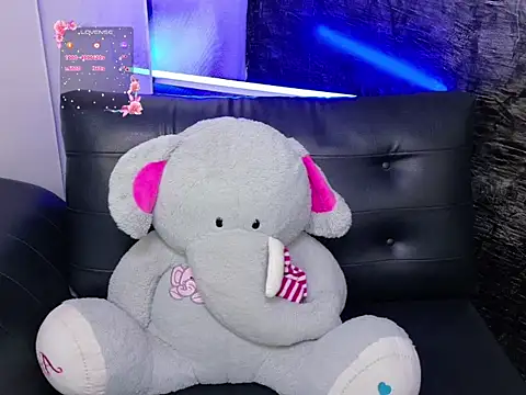 Snapshot of Shadai_Ross chatting on June 7, 2026, 6:28 am Shadai Ross online show from June 7, 2026, 6:28 am