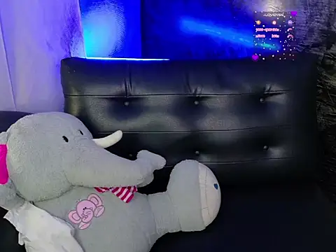 Snapshot of Shadai_Ross chatting on June 19, 2026, 9:24 am Shadai Ross online show from June 19, 2026, 9:24 am