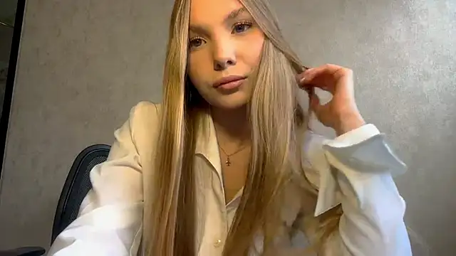 Snapshot of CarolineNine chatting on March 29, 2026, 12:49 pm CarolineNine online show from March 29, 2026, 12:49 pm