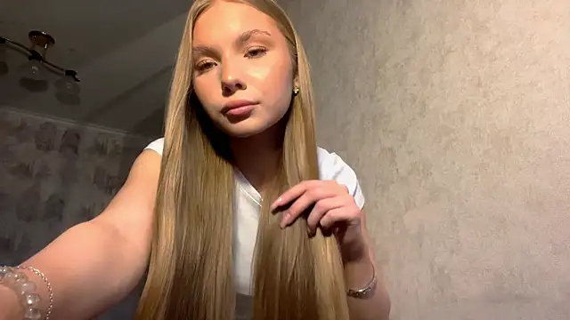 Snapshot of CarolineNine chatting on April 2, 2026, 2:37 pm CarolineNine online show from April 2, 2026, 2:37 pm