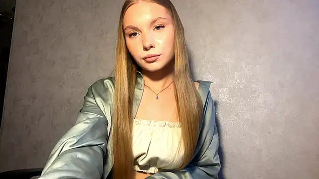 Snapshot of CarolineNine chatting on April 18, 2026, 3:27 pm CarolineNine online show from April 18, 2026, 3:27 pm